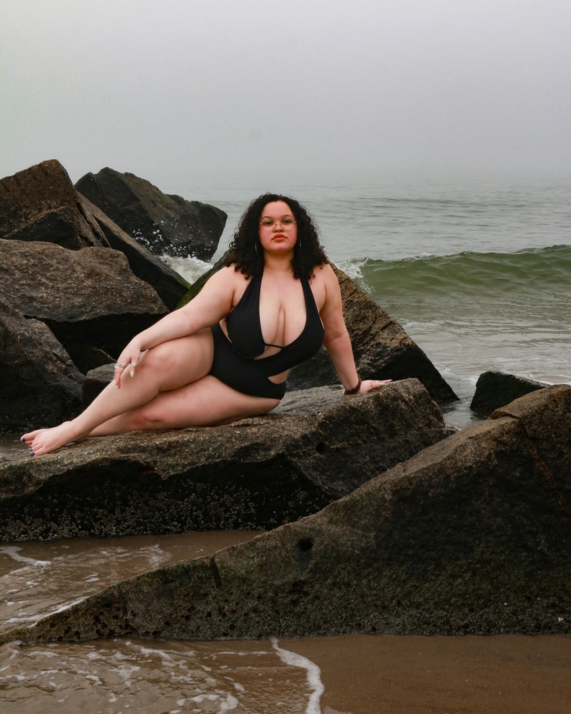 Female model photo shoot of vanthompson in Coney Island