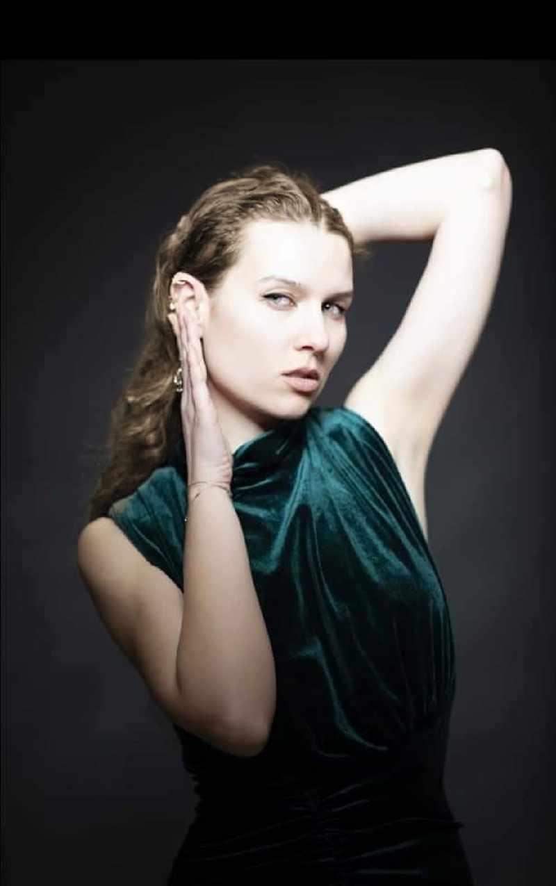 Female model photo shoot of Nelly Chunchukova