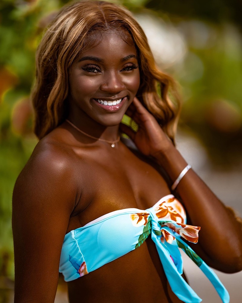 Female model photo shoot of destinybbarnes in Tampa