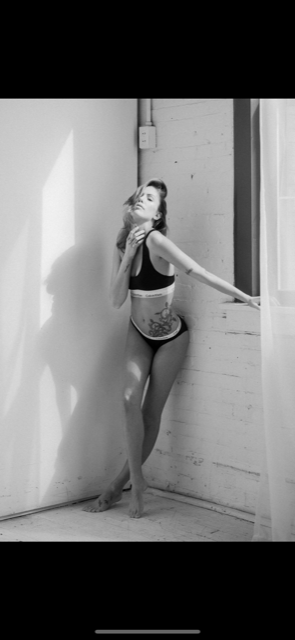Female model photo shoot of Lauren Daggs