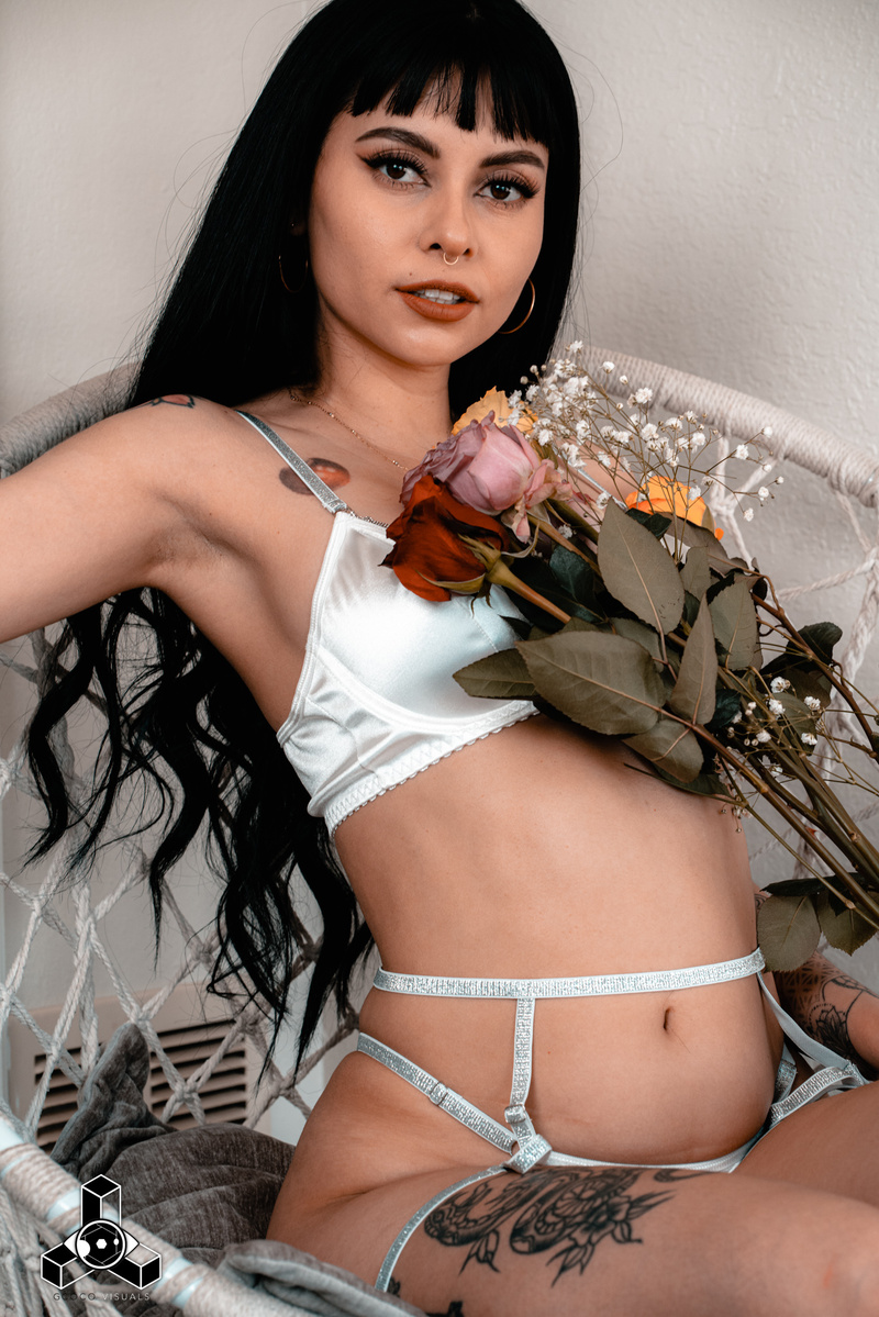 Female model photo shoot of Lilith Dagon in Albuquerque