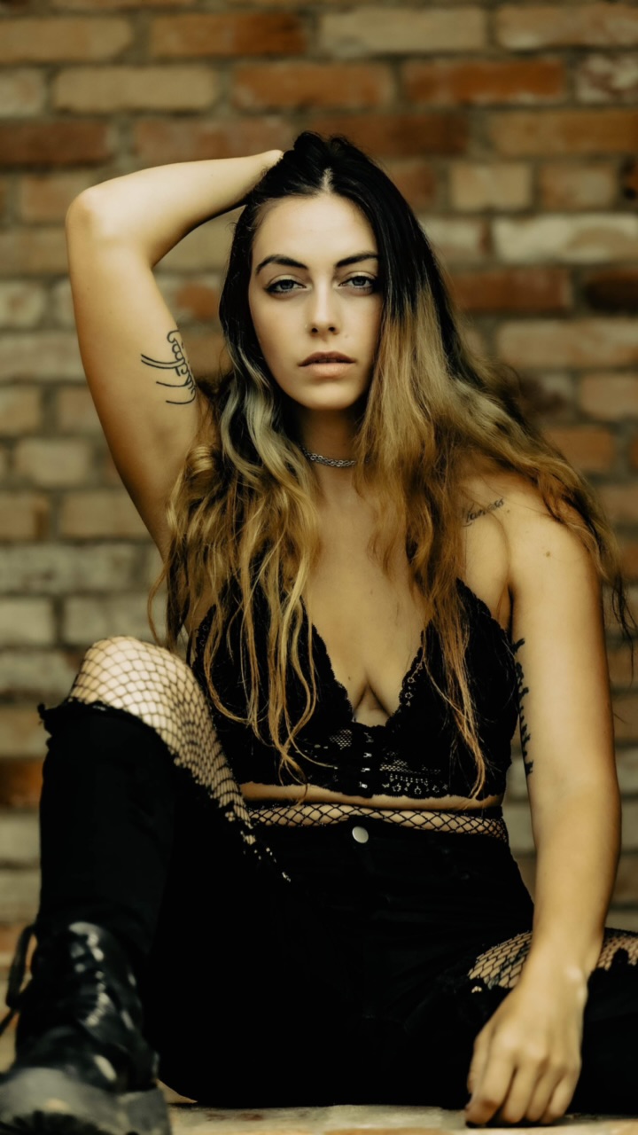 Female model photo shoot of Chelsi-Woodman