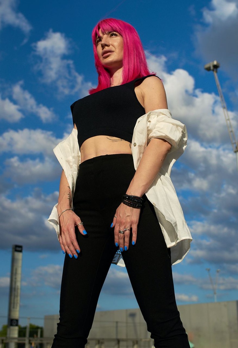 Female model photo shoot of Alina Pink