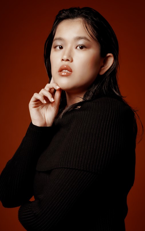 Female model photo shoot of Liuliu Zheng