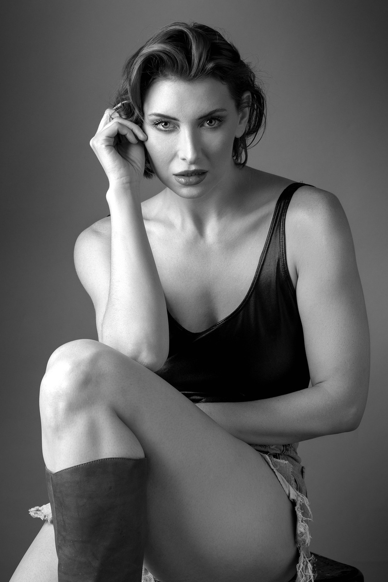 Female model photo shoot of Cat Ross