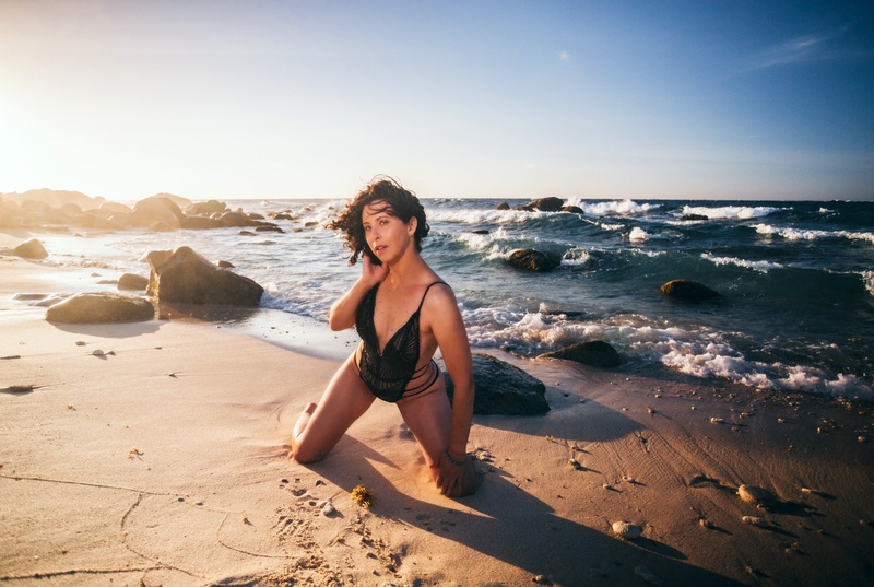 Female model photo shoot of Netti Compton by Dagophotographer in Westpunt Beach, Aruba