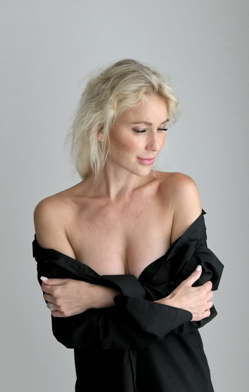 Female model photo shoot of Olga Novoselova 