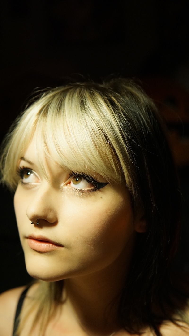 Female model photo shoot of Alice Crowe