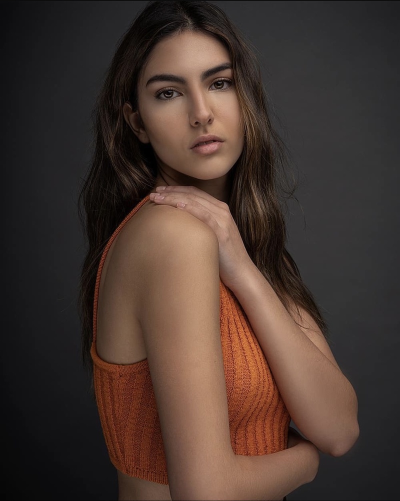 Female model photo shoot of GiovannaFerraz