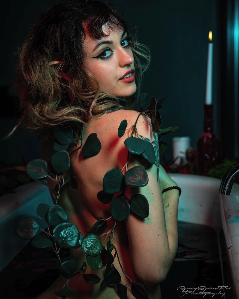 Female model photo shoot of Emeraldethereal
