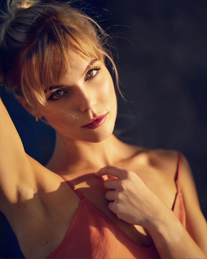 Female model photo shoot of Tayrenerow