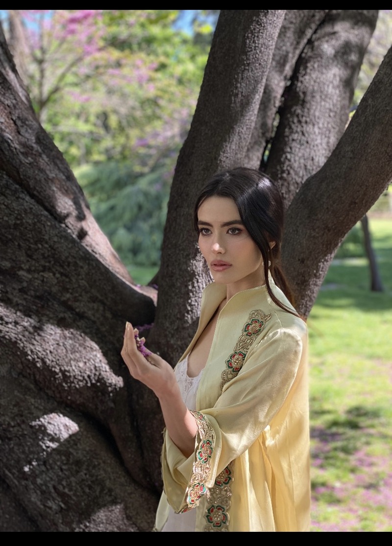 Female model photo shoot of irisaleene