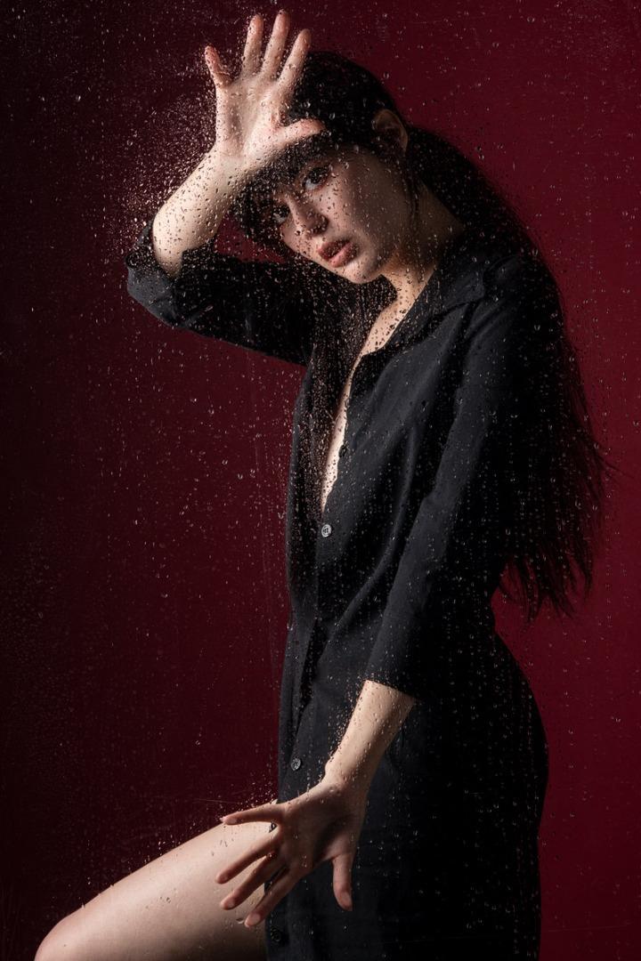 Female model photo shoot of RayvenRJackson by Chris Maxwell