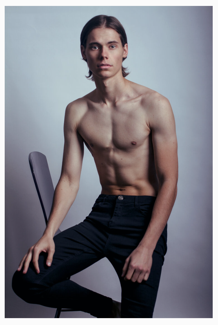 Male model photo shoot of enzoromero