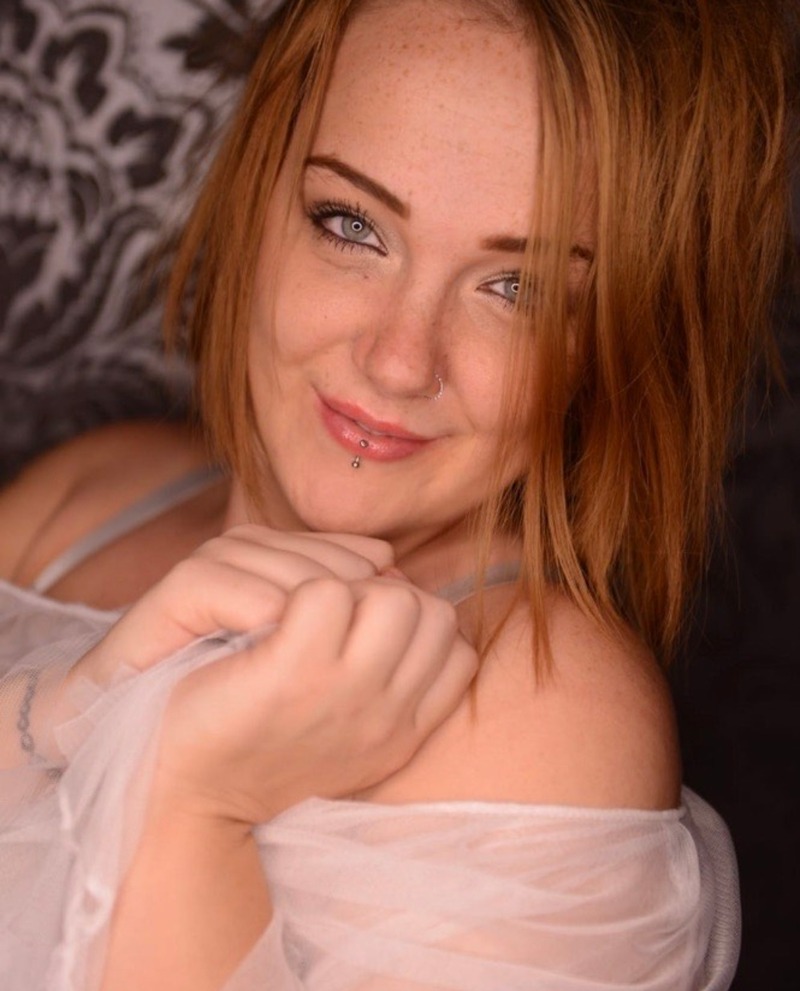 Female model photo shoot of Sarah Oliver222