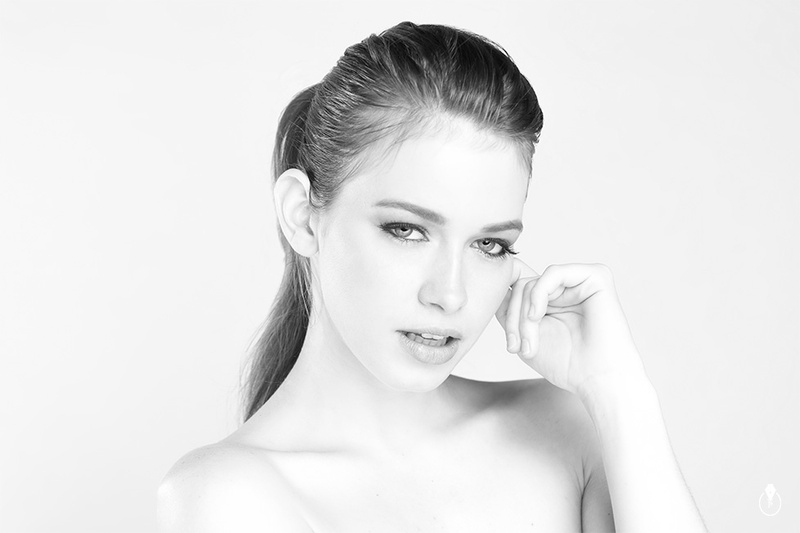 Female model photo shoot of Victoria Pavlov  