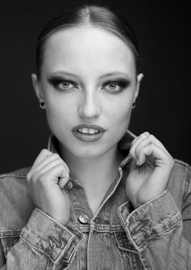 Female model photo shoot of ewelinatoloczko in London