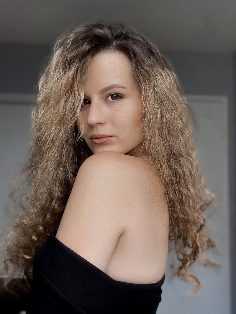 Female model photo shoot of Olha