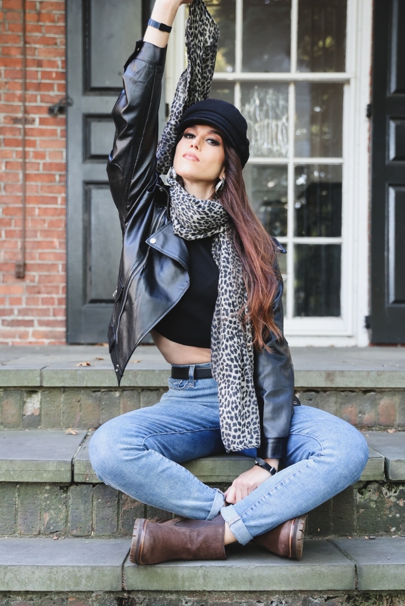 Female model photo shoot of Roxie Cruz