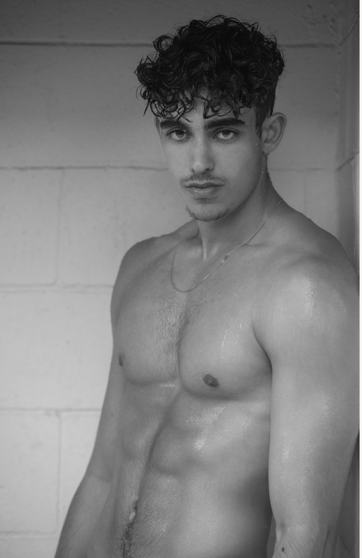 Male model photo shoot of Ruben E