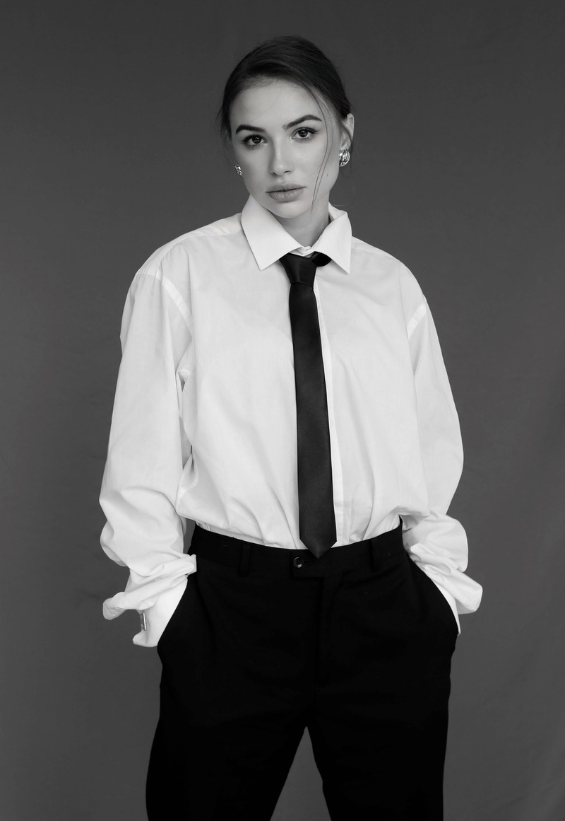 Female model photo shoot of Ana Koval