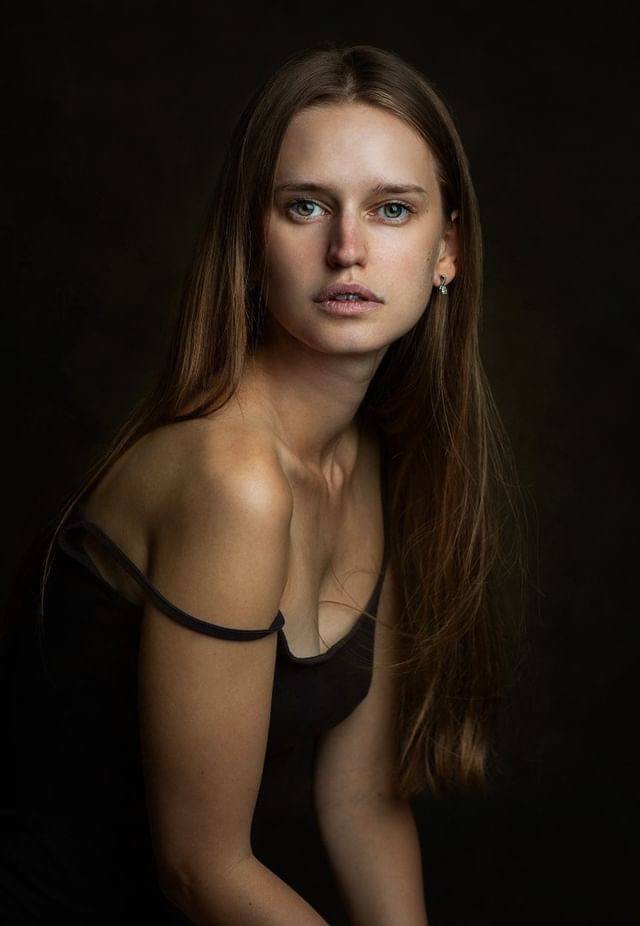 Female model photo shoot of Natalie_Chekhova