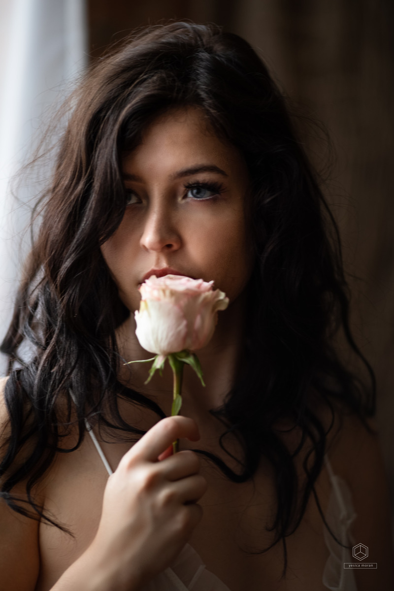 Female model photo shoot of ivorynmodeling