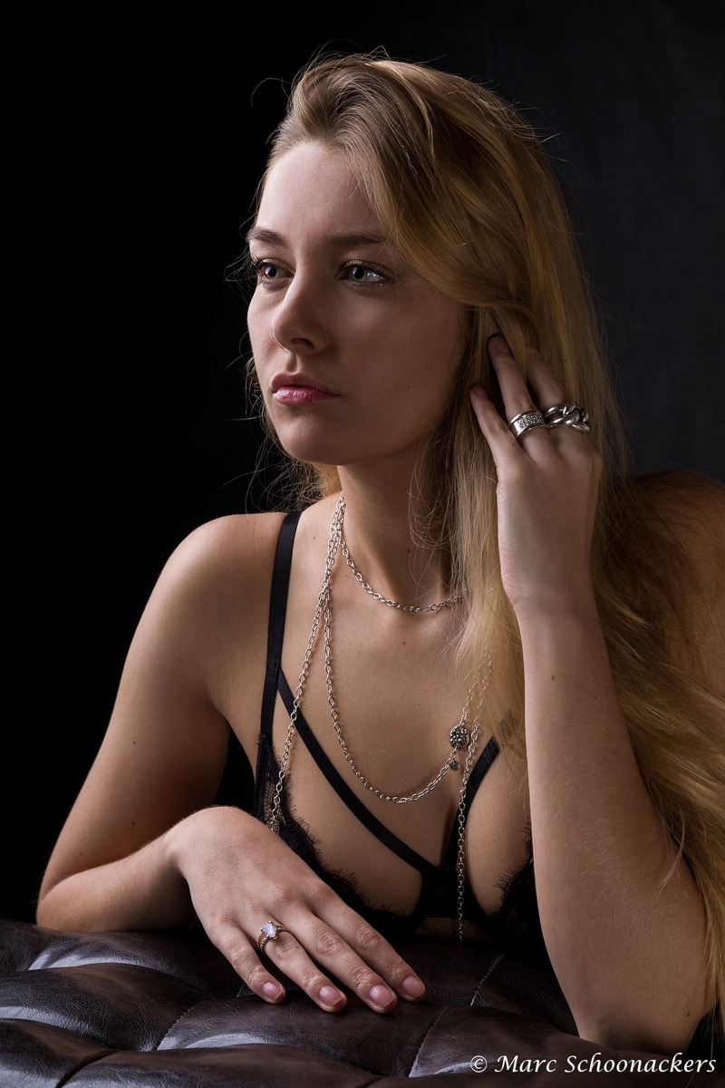 Female model photo shoot of LunaLeplae