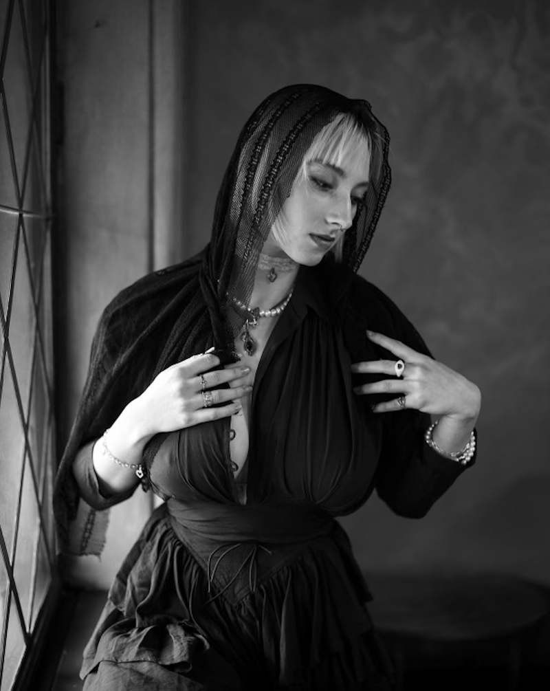 Female model photo shoot of phiarose by sfevans
