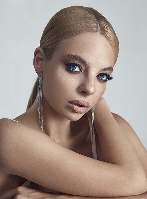 Female model photo shoot of Ana Pchela