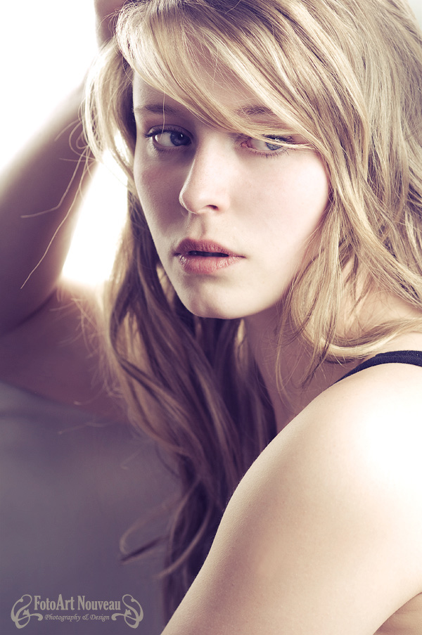 Female model photo shoot of Mascha Seitz