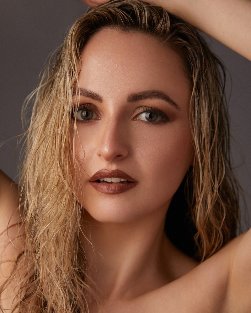 Female model photo shoot of laurablyth