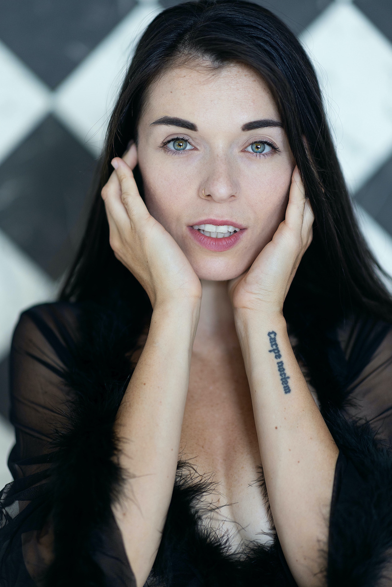 Female model photo shoot of Olinka Lickova
