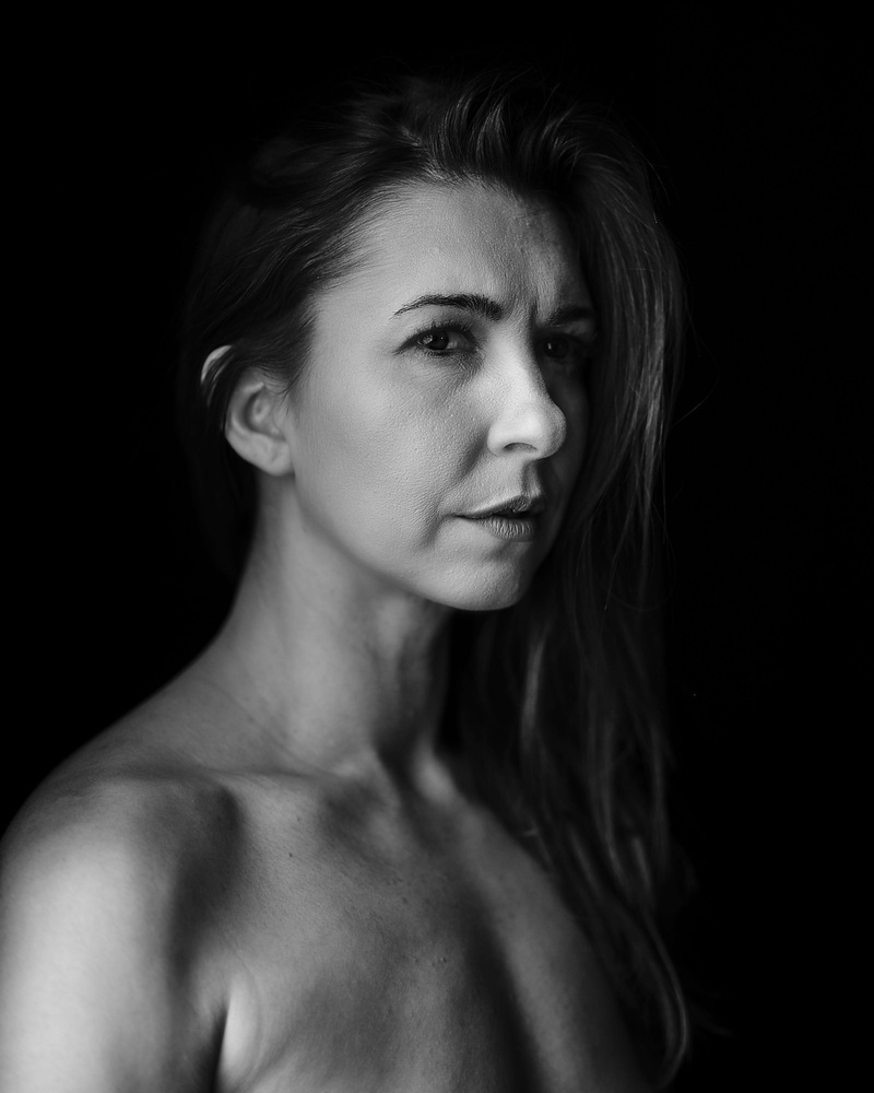 Female model photo shoot of Melissa Troutt by DavezPhotoz