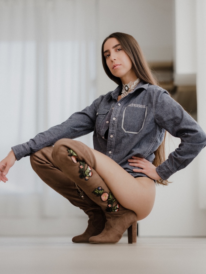 Female model photo shoot of Luanna Barros in Los Altos