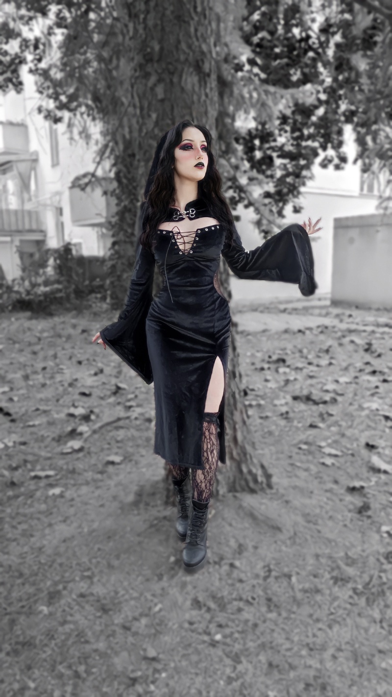 Female model photo shoot of Danae Lovecraft