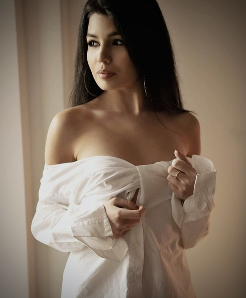 Female model photo shoot of Andra Vlad