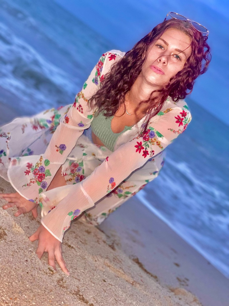 Female model photo shoot of hermosa_rosa in Vero Beach