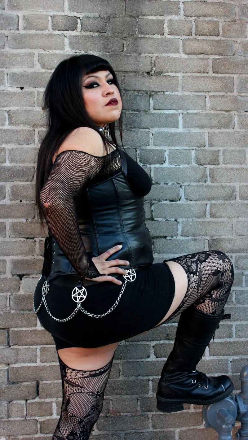 Female model photo shoot of Darkmoonxkittenx in Mesa AZ