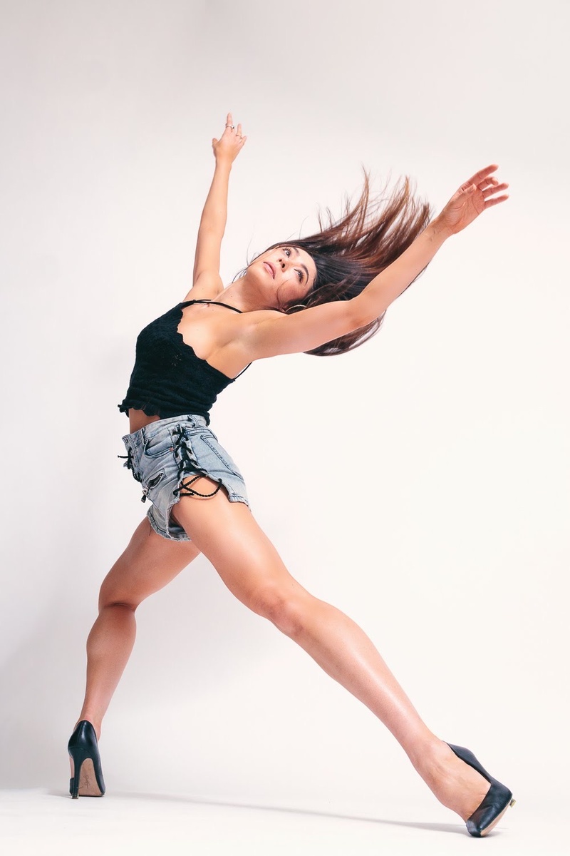 Female model photo shoot of balletina