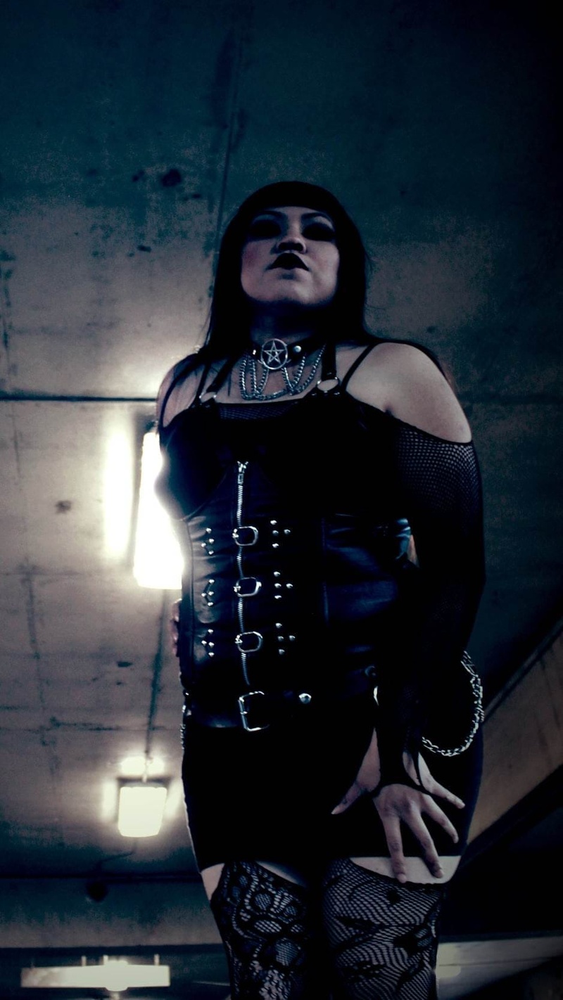 Female model photo shoot of Darkmoonxkittenx