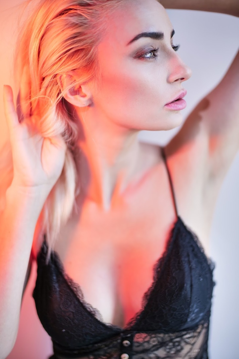 Female model photo shoot of yulia_bonita