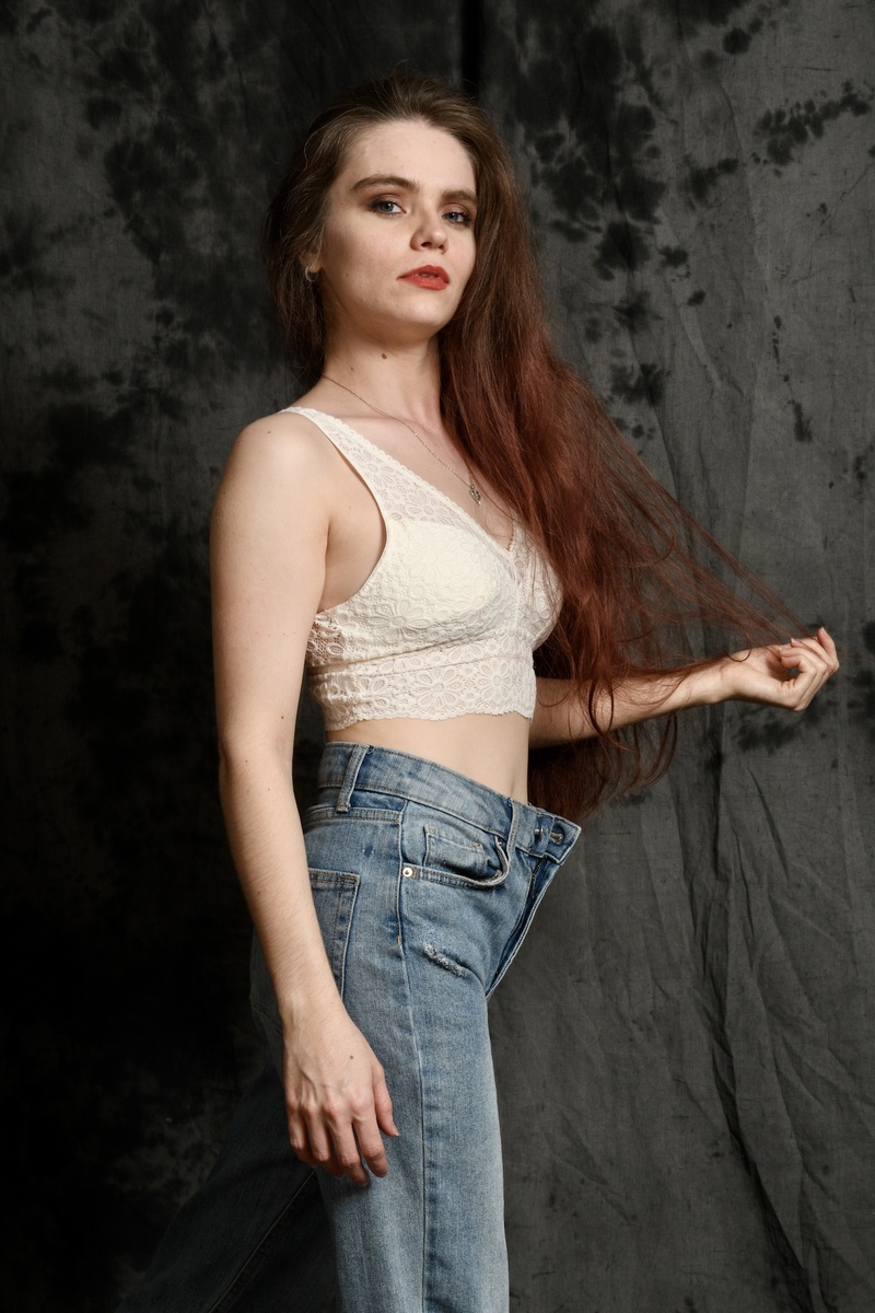 Female model photo shoot of Phylesha93 by Broward Paint