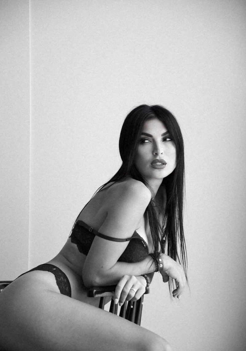 Female model photo shoot of Tatiana Tayeh