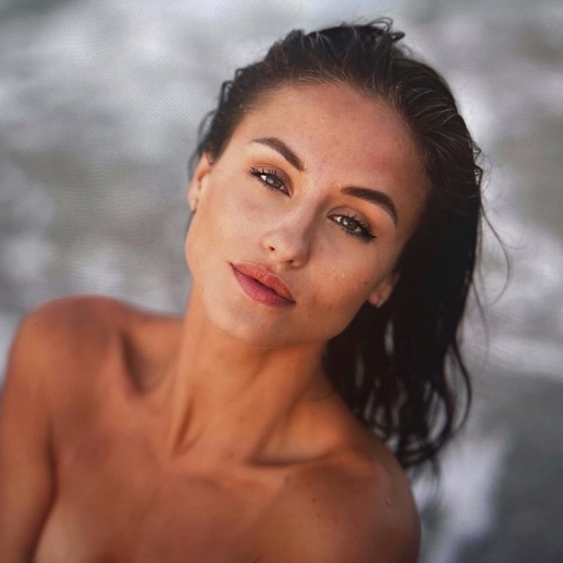 Female model photo shoot of Sara Rosalee in czech republic