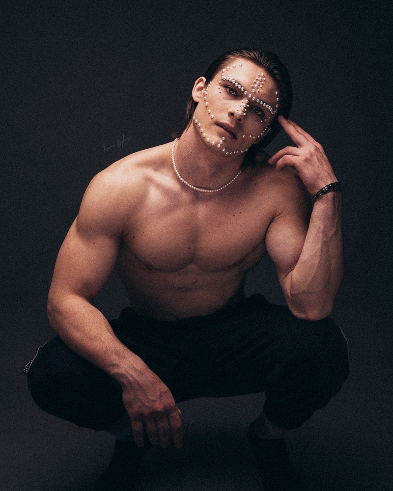 Male model photo shoot of Yehor Kaliberda