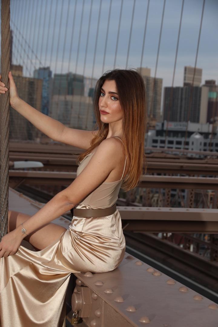 Female model photo shoot of xidrizi by FWM in Brooklyn Bridge