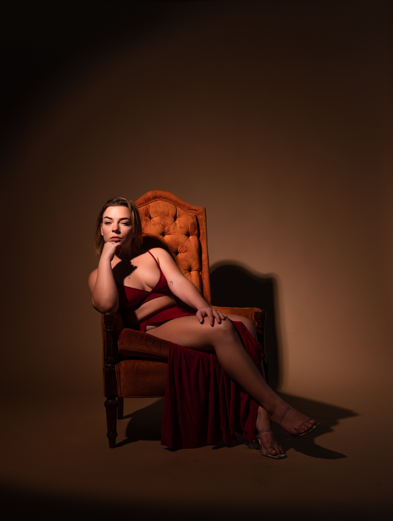 Female model photo shoot of AriaSunflare