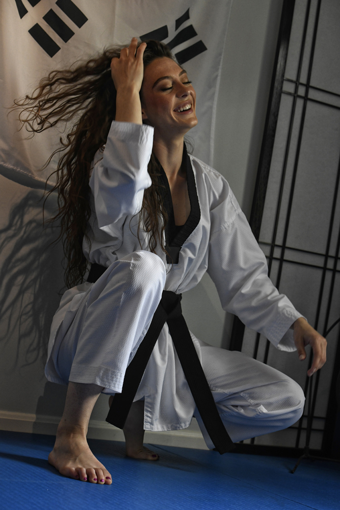 Female model photo shoot of LynnBitt by Black Belt Image