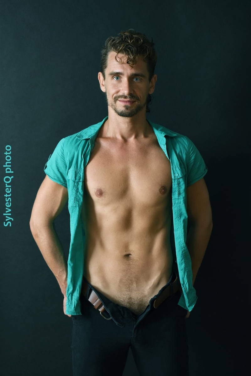 Male model photo shoot of Rosseroni Parris by SylvesterQ Photography